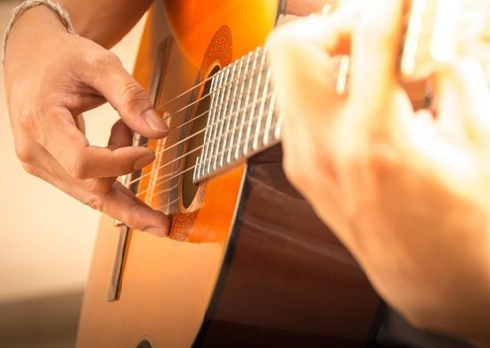 Teatro Padre Bento oferece aulas gratuitas de violão