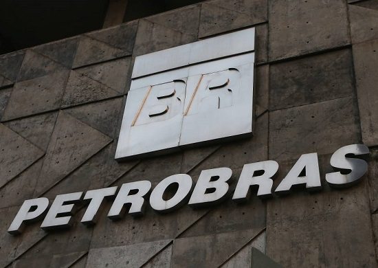 Petrobras tem prejuízo de R$ 446 milhões em 2017, no 4º ano seguido de perdas