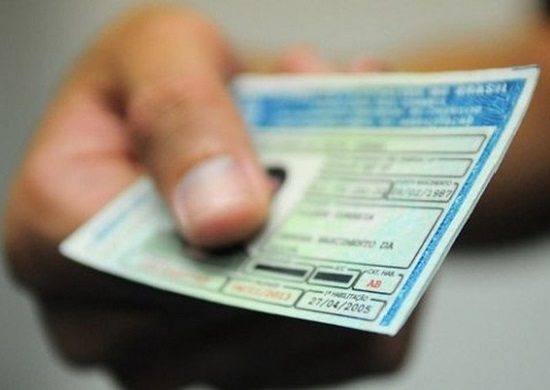 Motoristas precisarão fazer curso e prova teórica para renovar a CNH