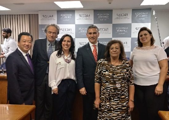 Prefeitura participa de mesa redonda sobre importação e exportação em aeroportos