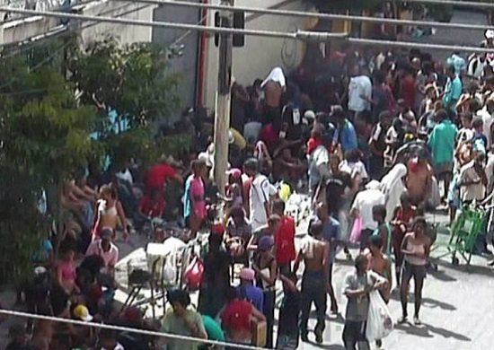 Dois policiais ficam feridos e duas pessoas são presas após roubo de celular na Cracolândia