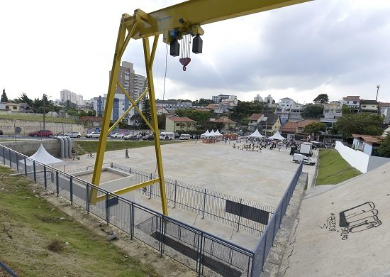 Prefeitura entrega piscinão da Vila Galvão