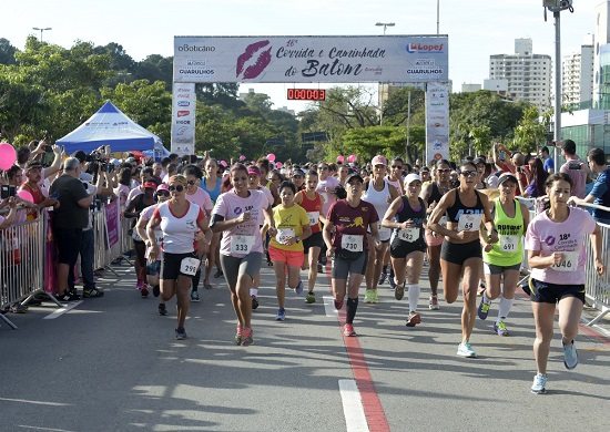 Cerca de 3 mil mulheres agitaram a Corrida e Caminhada do Batom