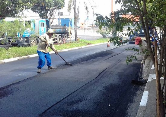 Alça de acesso da avenida Venturosa recebe serviços de recapeamento