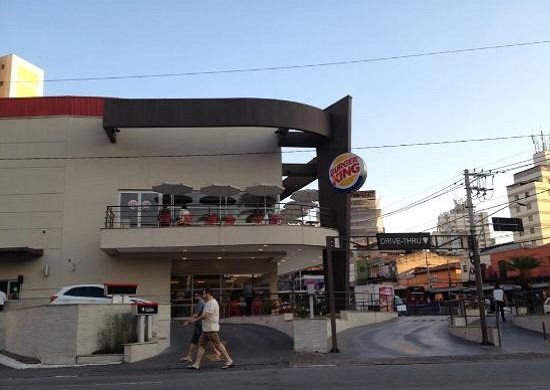 Cliente negro é chamado de macaco no pedido do Burger King em SP