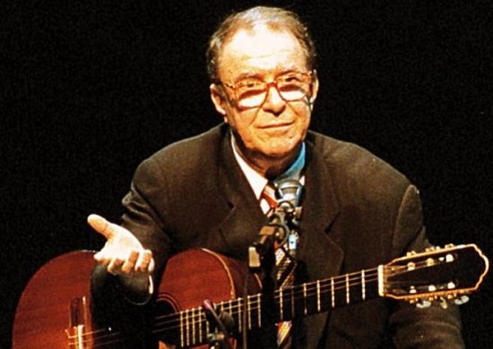 Justiça determina arrombamento do apartamento de João Gilberto