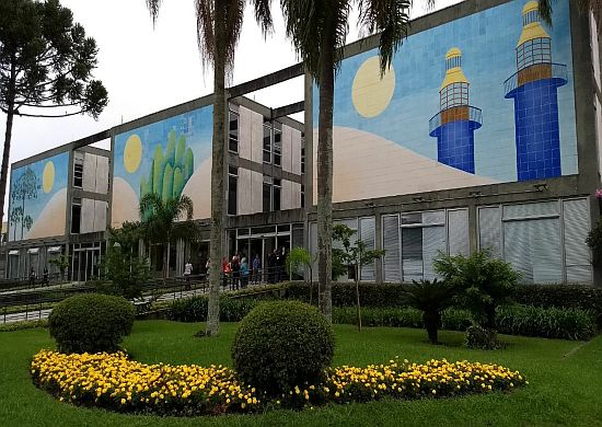 Polícia civil cumpre mandados de prisão em Curitiba por suspeita de fraude em impostos