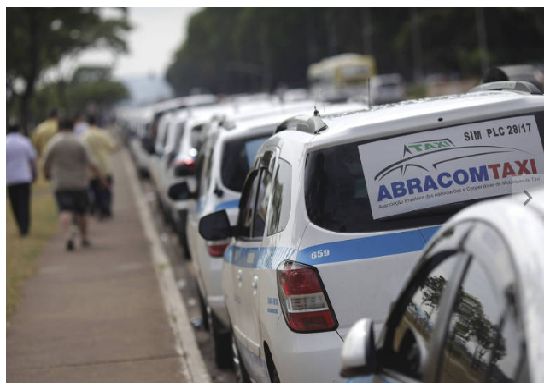 Temer sanciona lei que regulamenta aplicativos de transporte como Uber e 99