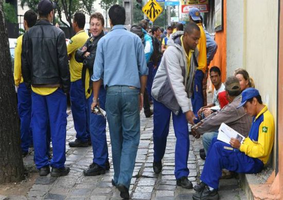 Trabalhadores dos Correios entram em greve nesta segunda-feira