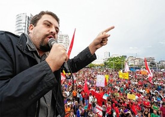 Com aval de Lula, Guilherme Boulos lança pré-candidatura à Presidência