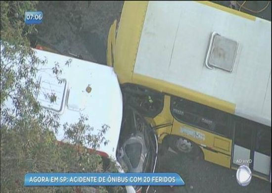 Acidente entre ônibus deixa 20 feridos em Guaianases