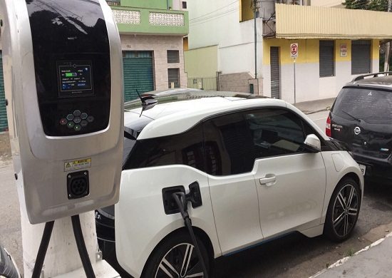Itaipu e Copel firmam parceria para instalação de postos para veículo elétrico