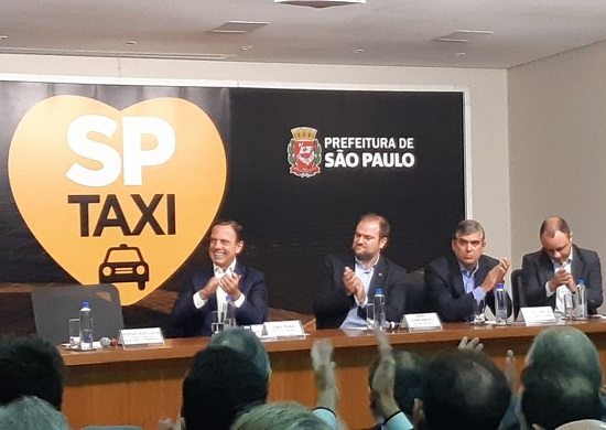 Em tom de campanha, Doria lança aplicativo de táxi em São Paulo