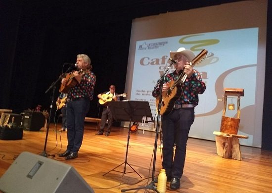 Café com Viola comemora um ano de encontros no Teatro Ponte Alta