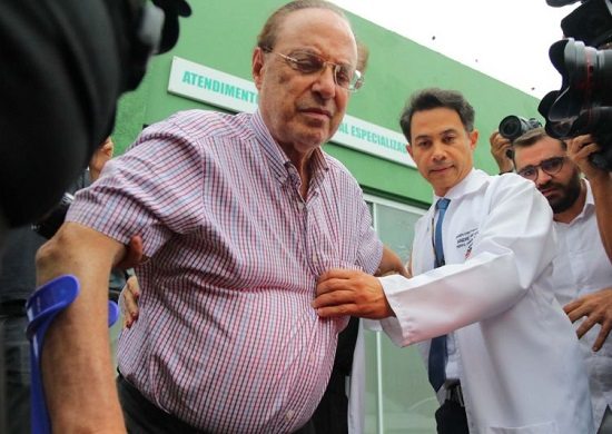 Paulo Maluf entrega o apartamento funcional da Câmara