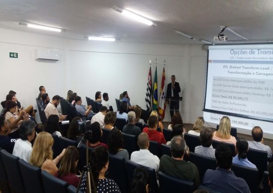 Prefeitura apresenta soluções em geoprocessamento no workshop de São Vicente