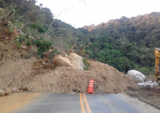 Nova interdição após deslizamento na Mogi-Bertioga surpreende motoristas