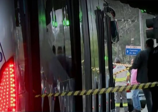 Tentativa de assalto em ônibus termina com 2 mortos e 5 feridos em SP