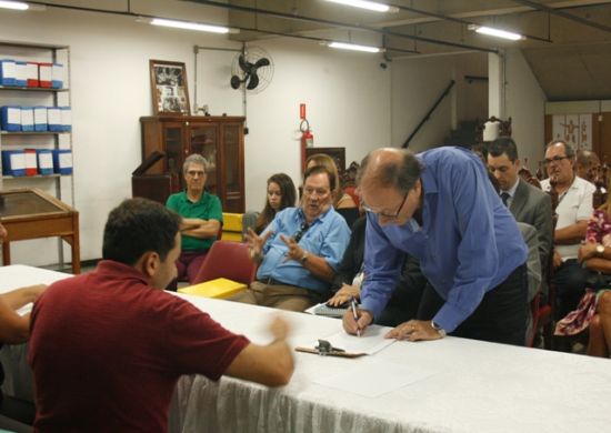 Membros do Conselho do Patrimônio Histórico assinam termo de posse da entidade