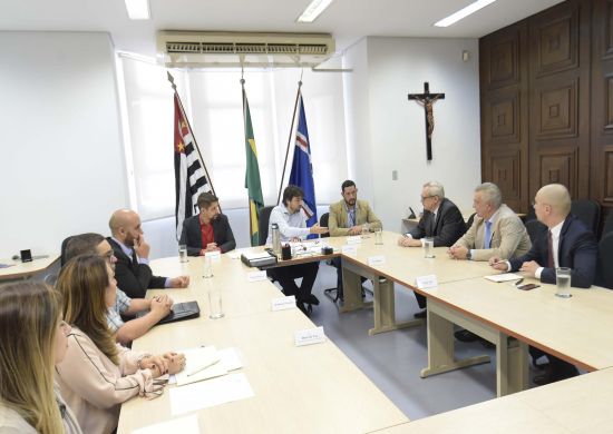 Questão aeroportuária é tema de reunião entre Prefeitura e Consulado da Rússia