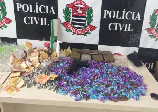 Polícia Civil prende homem com simulacro de arma de fogo e drogas em Guarulhos