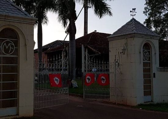 MST invade fazenda do empresário Oscar Maroni