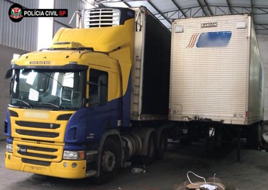 Polícia Civil recupera carga e veículos roubados avaliados em mais de 1 milhão de reais