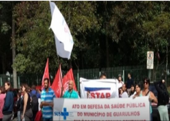 Protesto por melhorias na saúde termina em frente ao Paço Municipal
