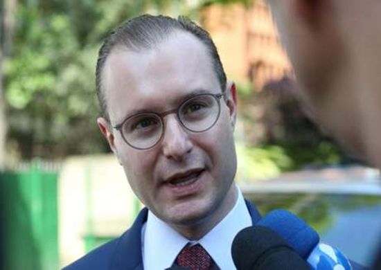 Defesa espera reverter prisão de Lula por “meios legais”