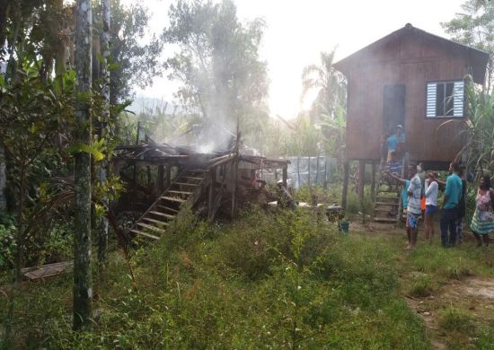 Casa pega fogo e homem morre carbonizado em São José dos Campos
