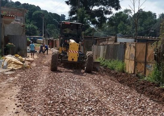 PROGUARU INFORMA: Realização de serviços de conservação de ruas em diversos bairros