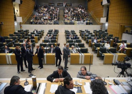 Deputados aprovam projeto que altera o sistema tributário do Estado