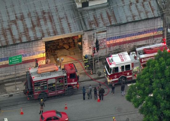 Incêndio atinge fábrica de embalagens na zona norte de SP