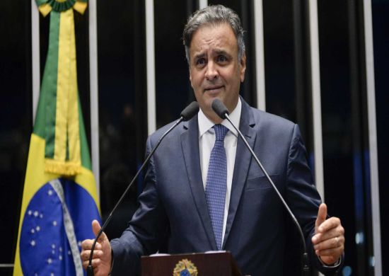 Aécio Neves presta depoimento de três horas à Polícia Federal