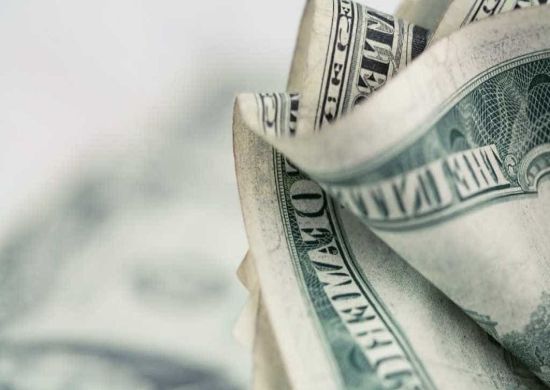 Dólar sobe e fecha a R$ 3,45, maior valor desde dezembro de 2016