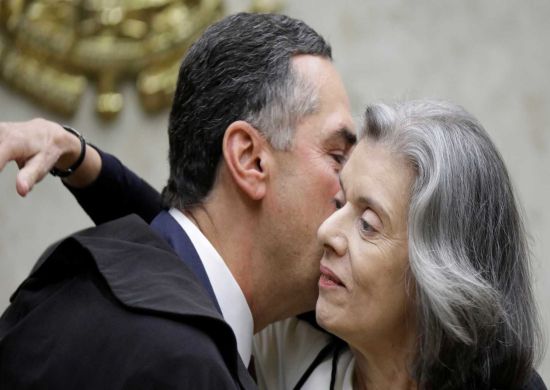 Ministros do STF trabalham no mínimo 31 dias a menos que a população, segundo a Folha