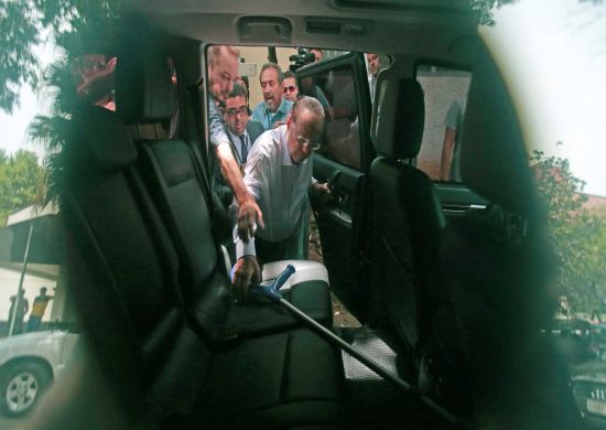 Paulo Maluf recebe alta e vai cumpir pena em casa