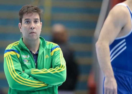 Após denúncia do Fantástico, Mesc afasta ex-treinador de suas funções no clube
