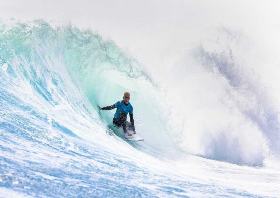 Surfista ‘havaiana’ decide representar o Brasil no Circuito Mundial