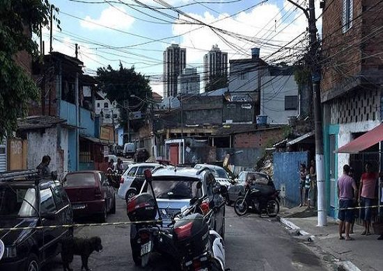 Em fuga num campinho de futebol, adolescente morre com tiro no tórax