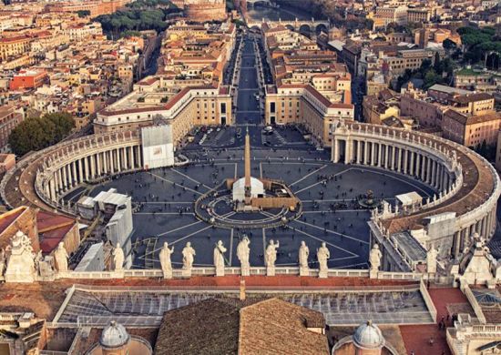 Diplomata do Vaticano é detido por pornografia infantil
