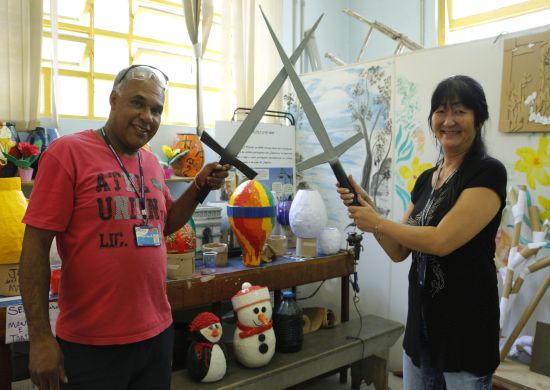 Artesãos guarulhenses confeccionam cenário para a Ópera Macbeth
