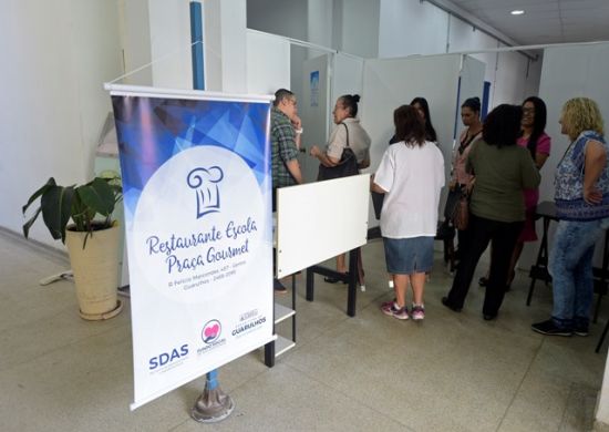 Aula inaugural de cursos de culinária da Prefeitura atrai mais de 150 pessoas