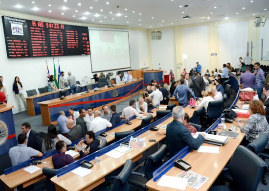 Câmara aprova reajuste de 3% aos servidores municipais