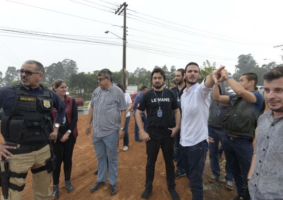 Prefeito vistoria obras do Trevo de Bonsucesso
