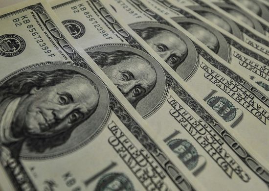 Dólar está em queda, após intervenção reforçada do Banco Central
