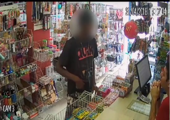 Homem com passagem por tráfico é preso por roubo a loja em Mogi