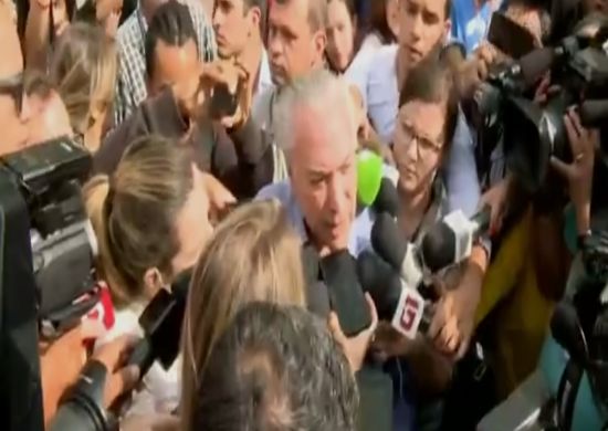 Michel Temer é hostilizado após visitar prédio que desabou no Centro de São Paulo