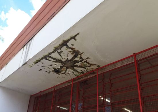 MÃES DE ALUNOS PEDEM SOCORRO NO PRESIDENTE DUTRA…VEJA AS FOTOS NO PORTAL