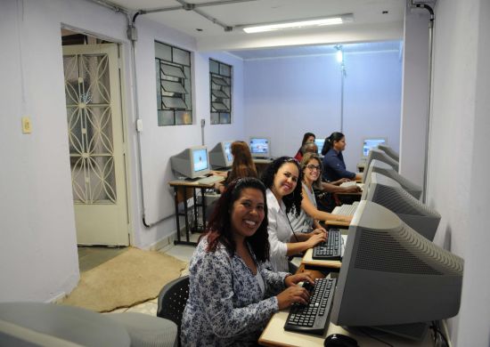 Casas Clara Maria e Espaço da Mulher terão programação especial no mês das mães